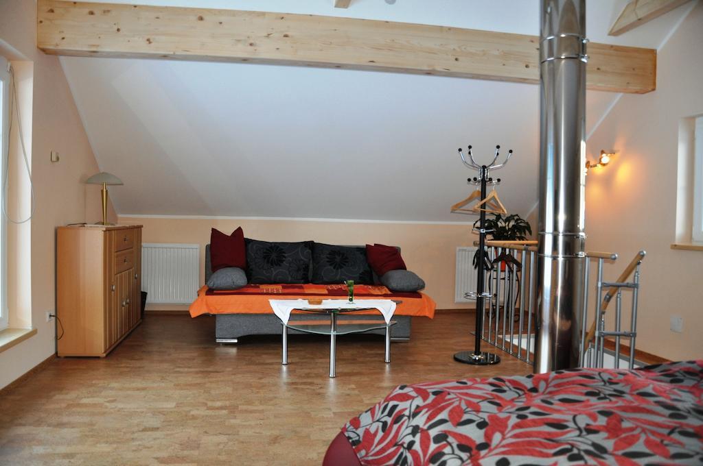 גונדרסהיים Ferienhaus Backstuber חדר תמונה